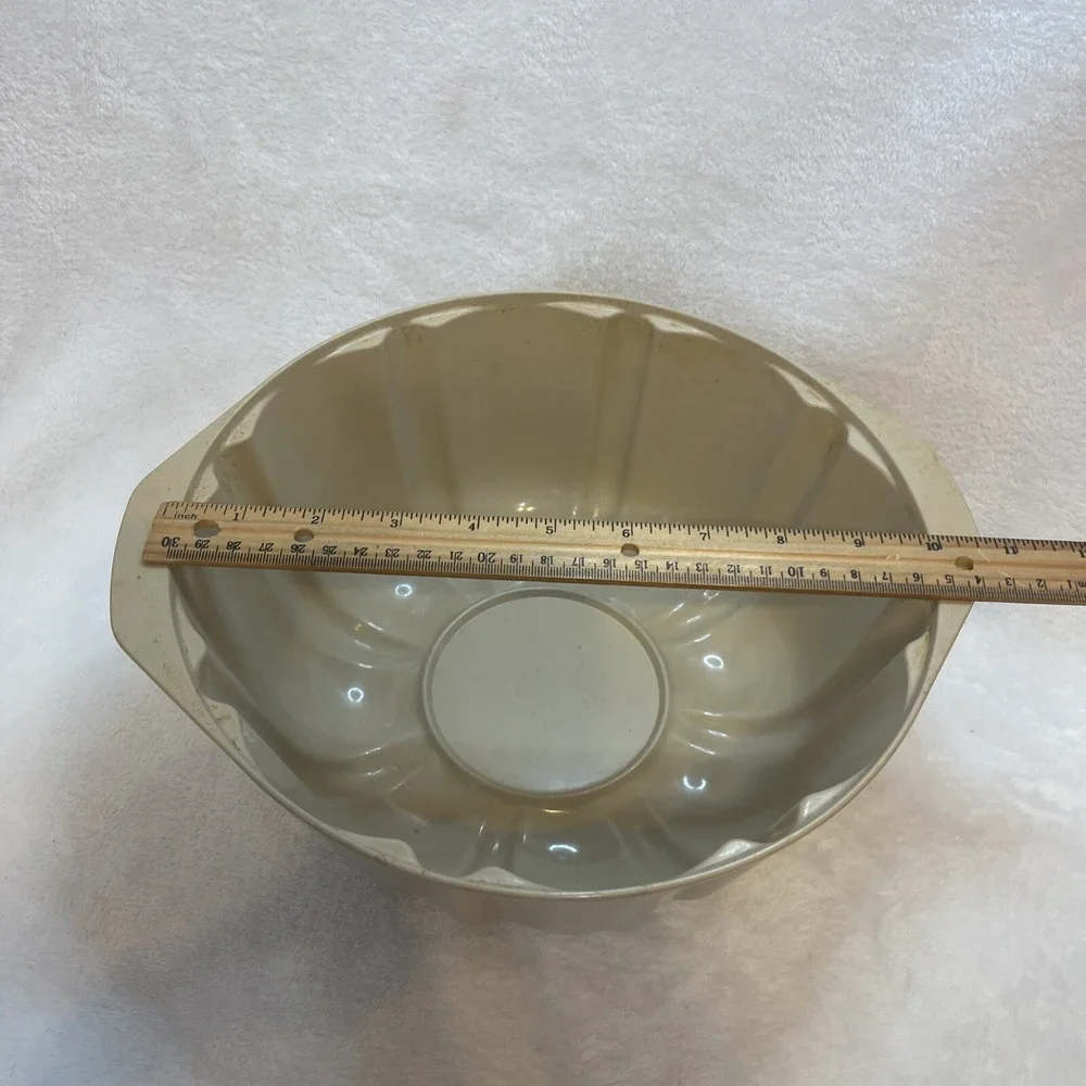 Vintage Tan Plastic Gelatin Mold Bowl Kitchen Baking‎ Ware Fluted Design